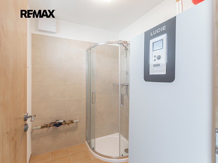 Pronájem rodinného domu 107 m², pozemek 124 m² - foto 7