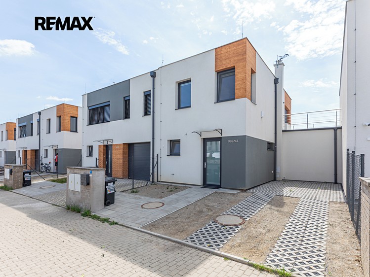 Pronájem rodinného domu 107 m², pozemek 124 m² - foto 1