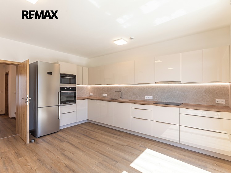 Pronájem rodinného domu 107 m², pozemek 124 m² - foto 2