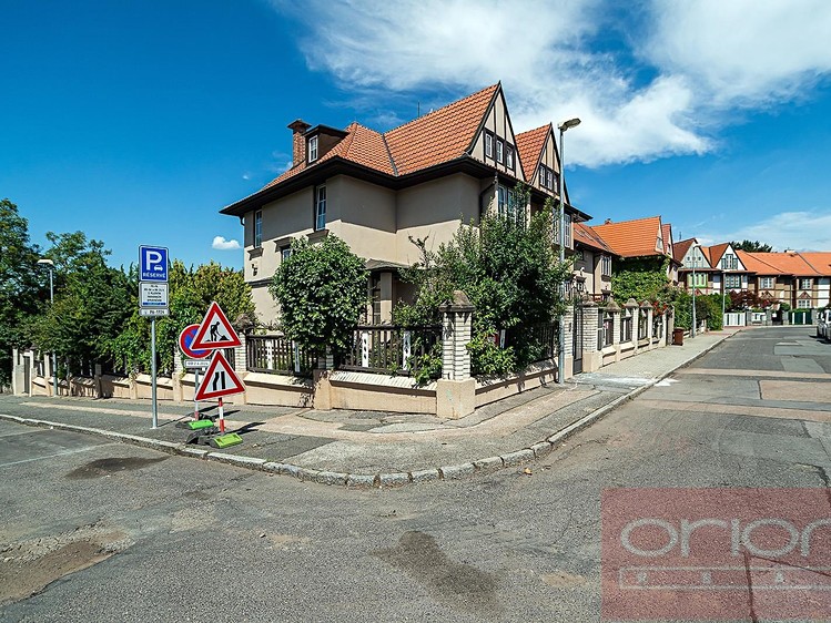 Pronájem rodinného domu 220 m², pozemek 390 m² - foto 3