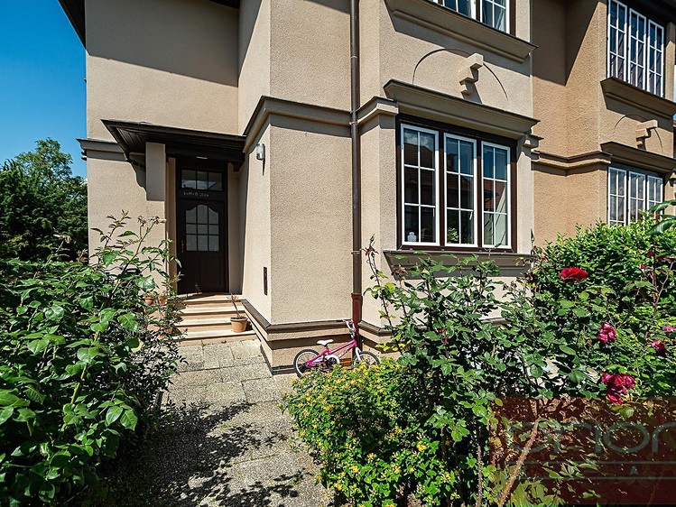 Pronájem rodinného domu 220 m², pozemek 390 m² - foto 4