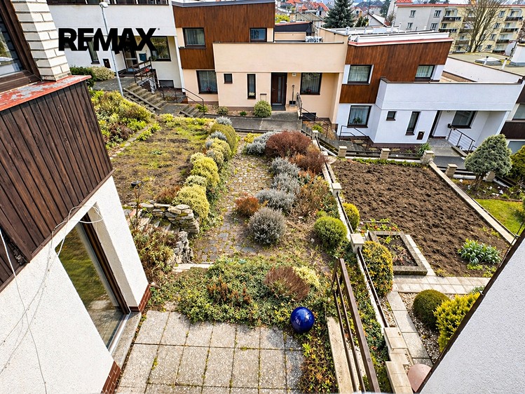 Pronájem rodinného domu 161 m², pozemek 295 m² - foto 2
