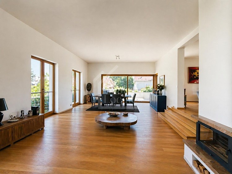 Pronájem rodinného domu 350 m², pozemek 850 m² - foto 1