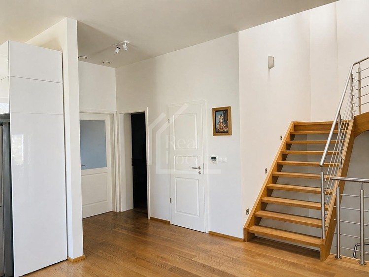 Pronájem rodinného domu 350 m², pozemek 850 m² - foto 4
