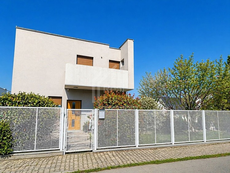 Pronájem rodinného domu 350 m², pozemek 850 m² - foto 8