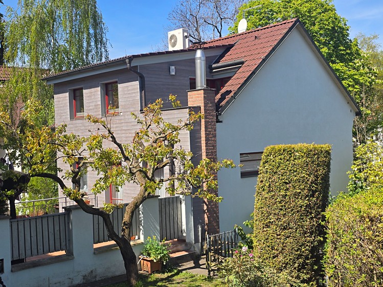 Pronájem rodinného domu 351 m², pozemek 225 m² - foto 1