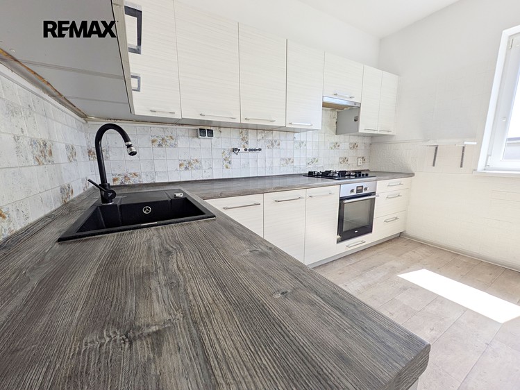 Pronájem rodinného domu 120 m², pozemek 2 473 m² - foto 1