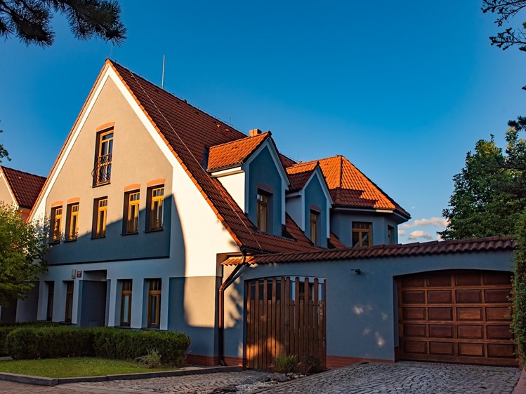 Pronájem rodinného domu 250 m², pozemek 606 m² - foto 1