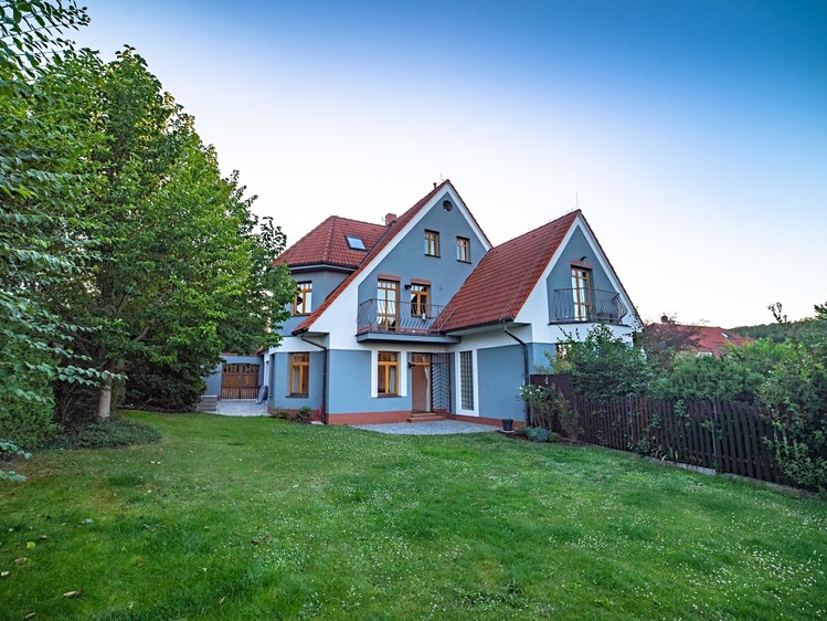 Pronájem rodinného domu 250 m², pozemek 606 m² - foto 3