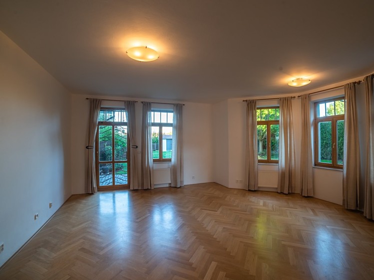 Pronájem rodinného domu 250 m², pozemek 606 m² - foto 5