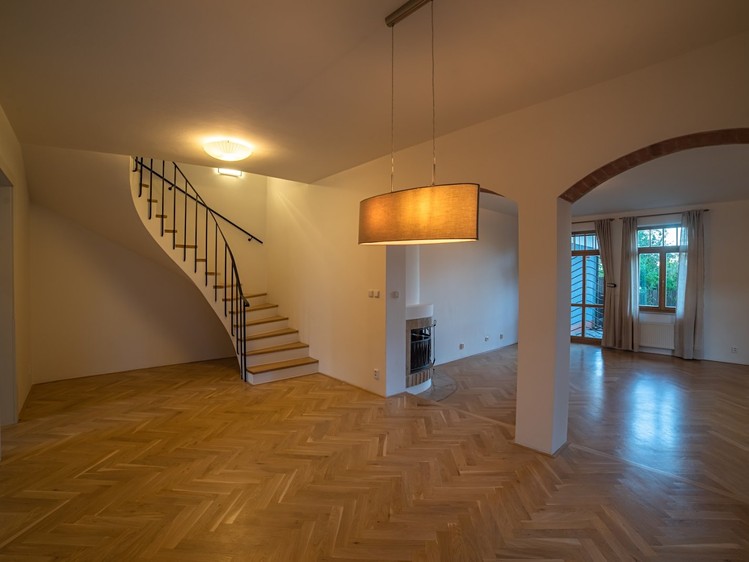 Pronájem rodinného domu 250 m², pozemek 606 m² - foto 6