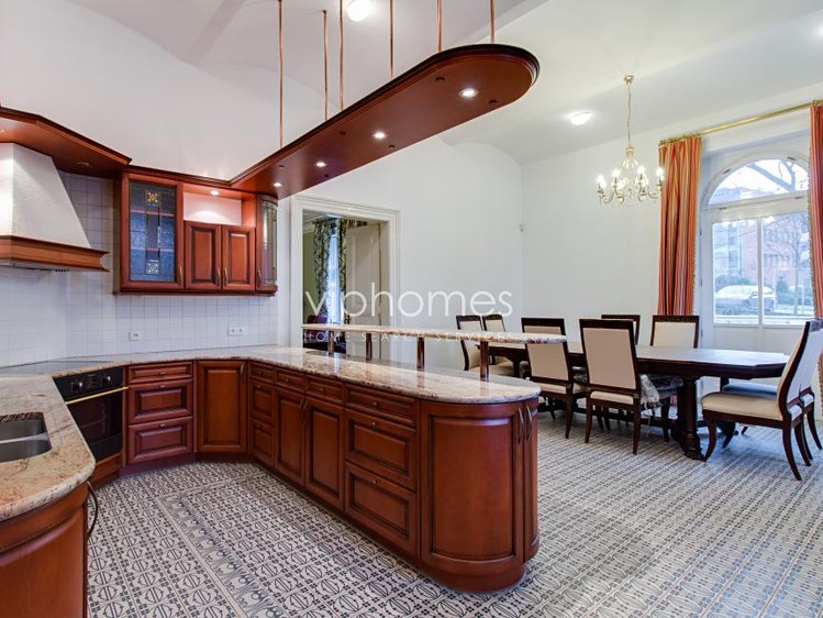 Pronájem  vily 827 m², pozemek 7 914 m² - foto 3