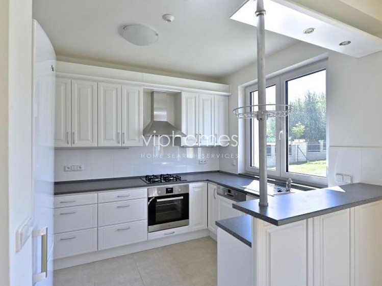 Pronájem vily 335 m², pozemek 820 m² - foto 2