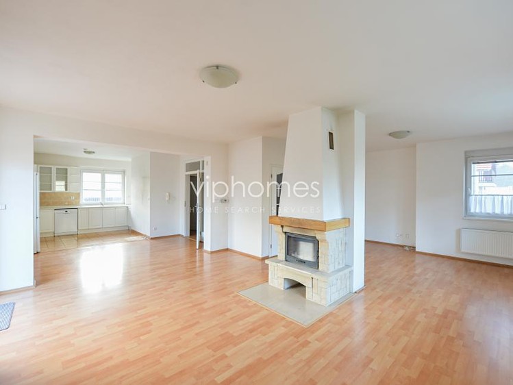 Pronájem vily 200 m², pozemek 644 m² - foto 1