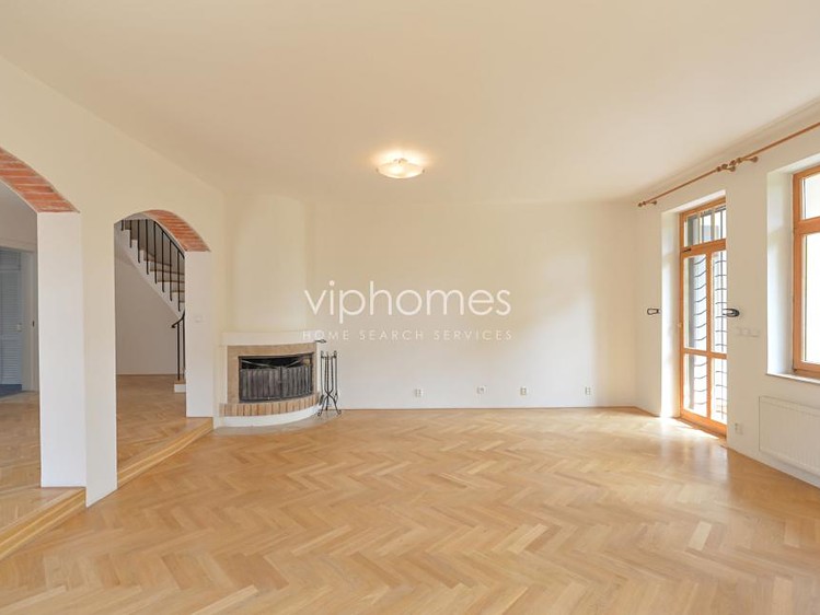 Pronájem vily 250 m², pozemek 606 m² - foto 1