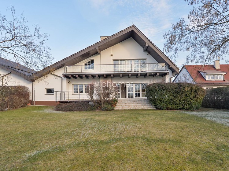 Pronájem vily 350 m², pozemek 745 m² - foto 1