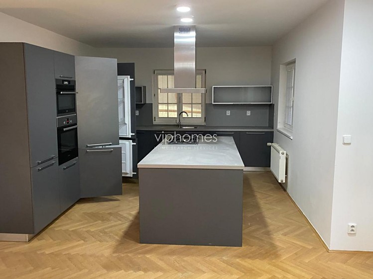 Pronájem  rodinného domu 360 m², pozemek 689 m² - foto 3