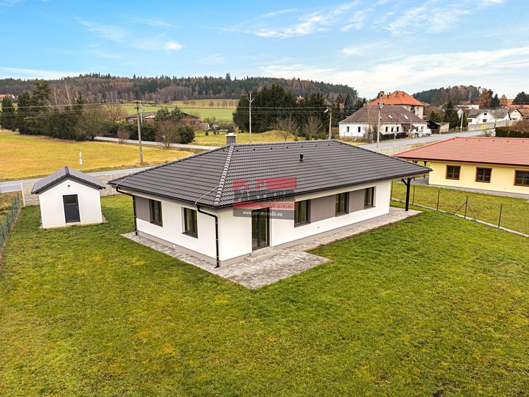 Pronájem rodinného domu 111 m², pozemek 1 404 m² - foto 1