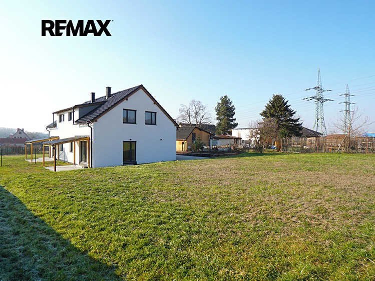 Pronájem rodinného domu 108 m², pozemek 527 m² - foto 1
