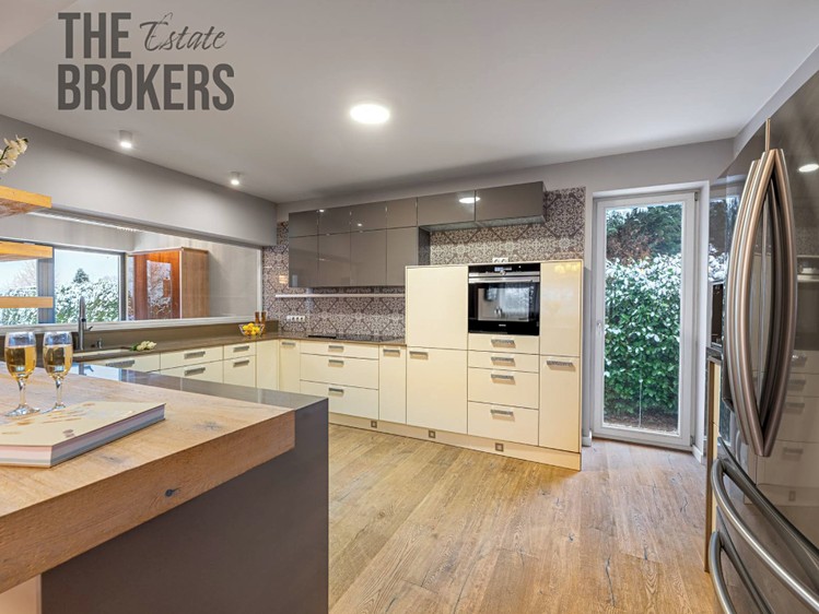 Pronájem rodinného domu 300 m², pozemek 858 m² - foto 4