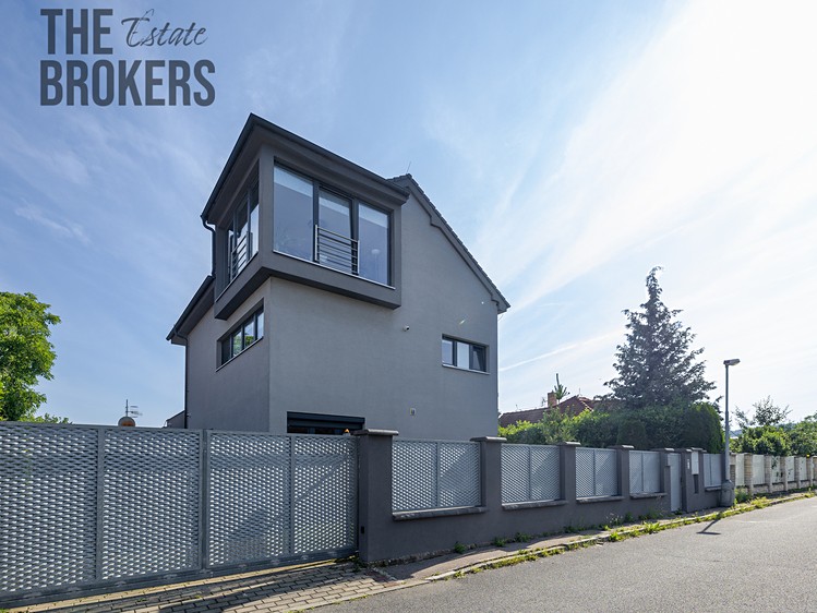Pronájem rodinného domu 300 m², pozemek 858 m² - foto 3