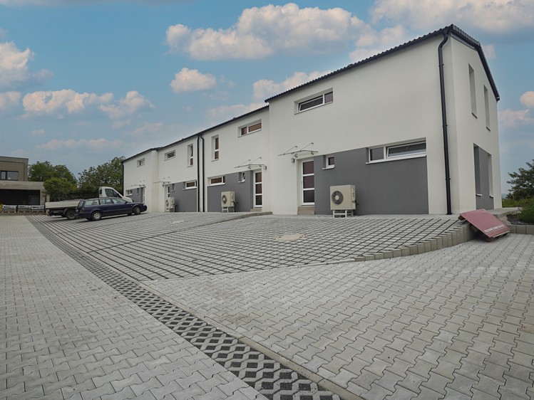 Pronájem rodinného domu 96 m², pozemek 370 m² - foto 1
