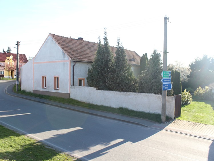 Pronájem rodinného domu 36 m², pozemek 896 m² - foto 1