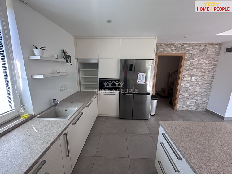 Pronájem rodinného domu 185 m², pozemek 983 m² - foto 8