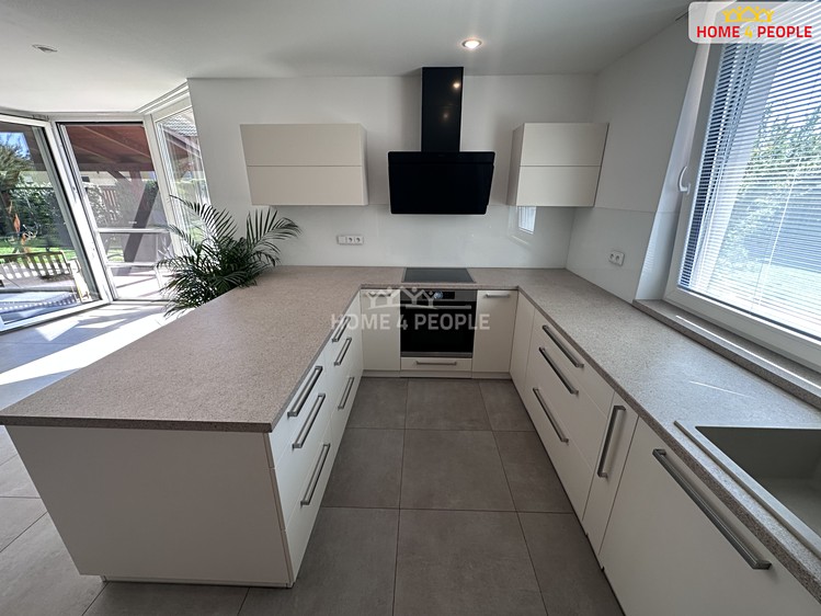 Pronájem rodinného domu 185 m², pozemek 983 m² - foto 7