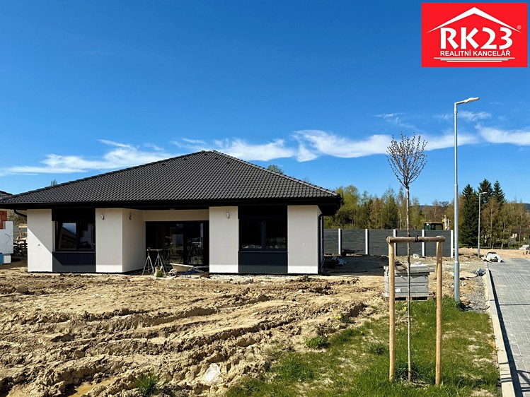 Pronájem rodinného domu 150 m², pozemek 800 m² - foto 1