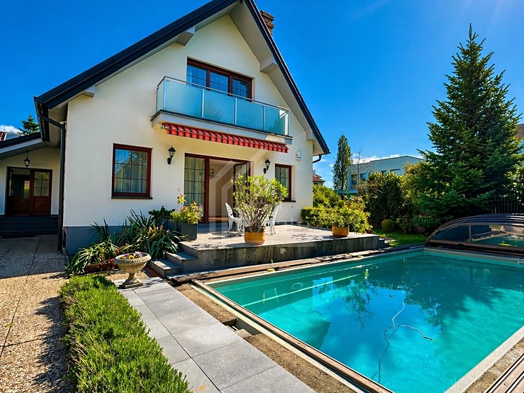 Pronájem vily 350 m², pozemek 733 m² - foto 1