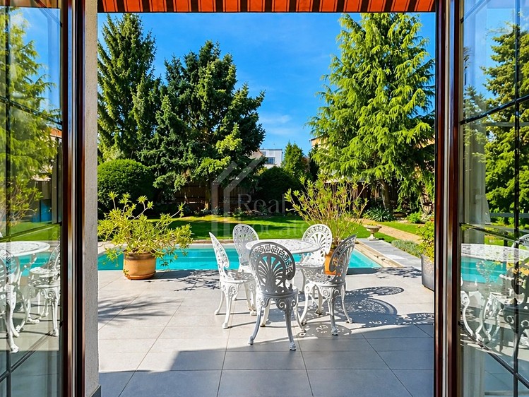 Pronájem vily 350 m², pozemek 733 m² - foto 2
