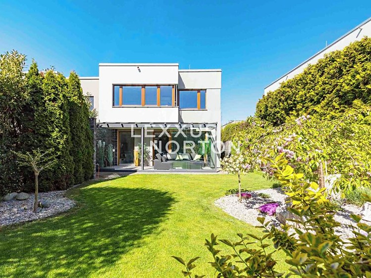 Pronájem rodinného domu 246 m², pozemek 500 m² - foto 1