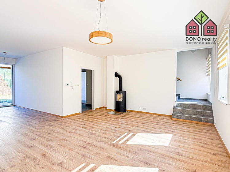 Pronájem rodinného domu 160 m², pozemek 308 m² - foto 4