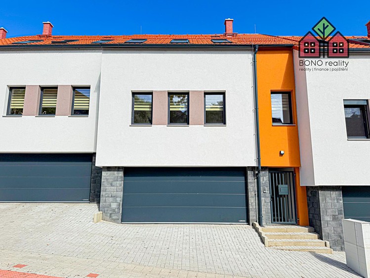 Pronájem rodinného domu 160 m², pozemek 308 m² - foto 1