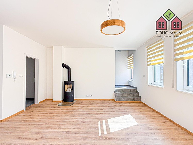 Pronájem rodinného domu 160 m², pozemek 308 m² - foto 8