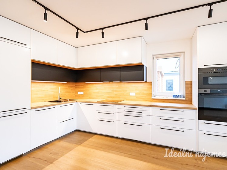 Pronájem rodinného domu 120 m², pozemek 640 m² - foto 1