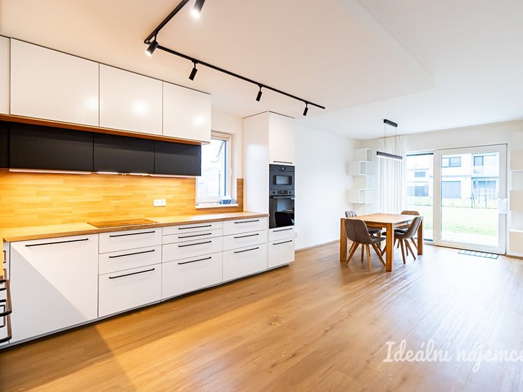 Pronájem rodinného domu 120 m², pozemek 640 m² - foto 4