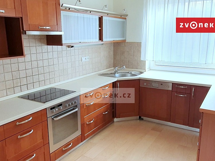 Pronájem rodinného domu 270 m², pozemek 200 m² - foto 4
