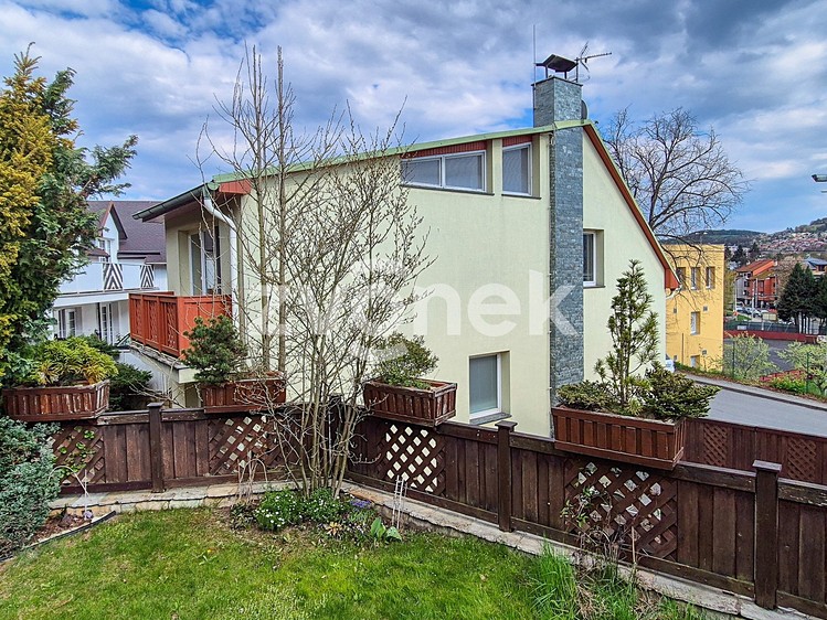 Pronájem rodinného domu 270 m², pozemek 200 m² - foto 1