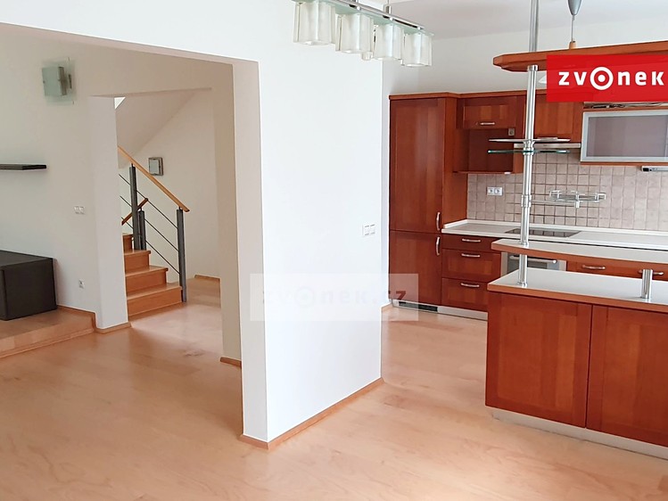 Pronájem rodinného domu 270 m², pozemek 200 m² - foto 6