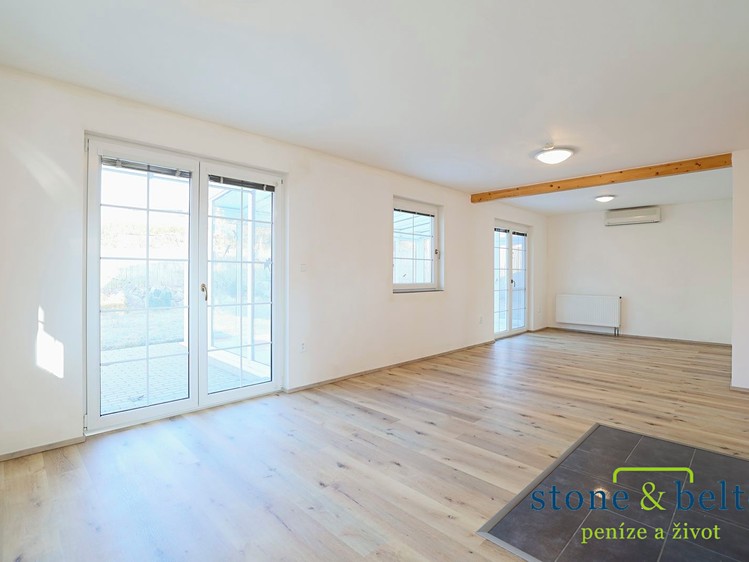 Pronájem rodinného domu 132 m², pozemek 433 m² - foto 2