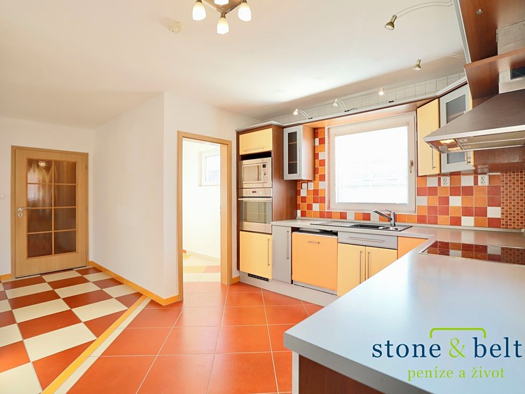 Pronájem rodinného domu 132 m², pozemek 433 m² - foto 1