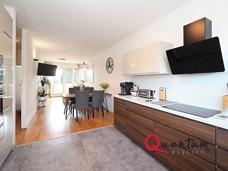 Pronájem rodinného domu 185 m², pozemek 229 m² - foto 1