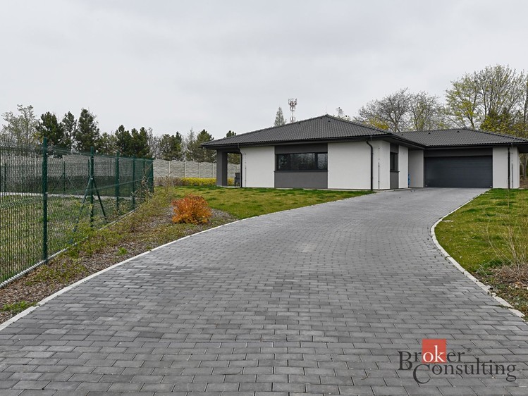 Pronájem rodinného domu 180 m², pozemek 1 270 m² - foto 1