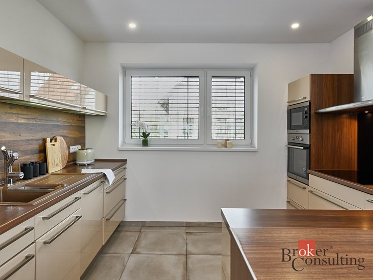 Pronájem rodinného domu 180 m², pozemek 1 270 m² - foto 5