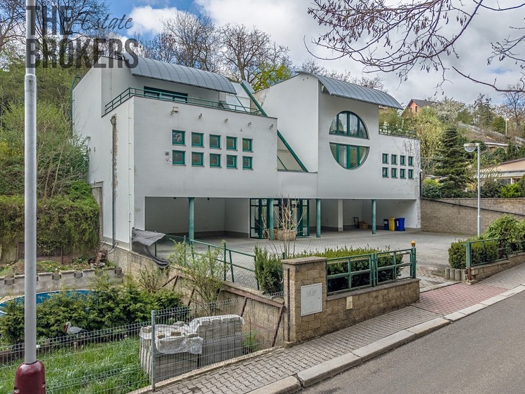 Pronájem vily 296 m², pozemek 870 m² - foto 2