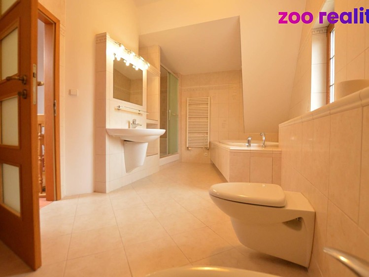 Pronájem  rodinného domu 150 m², pozemek 135 m² - foto 3
