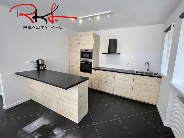 Pronájem rodinného domu 264 m², pozemek 483 m² - foto 3