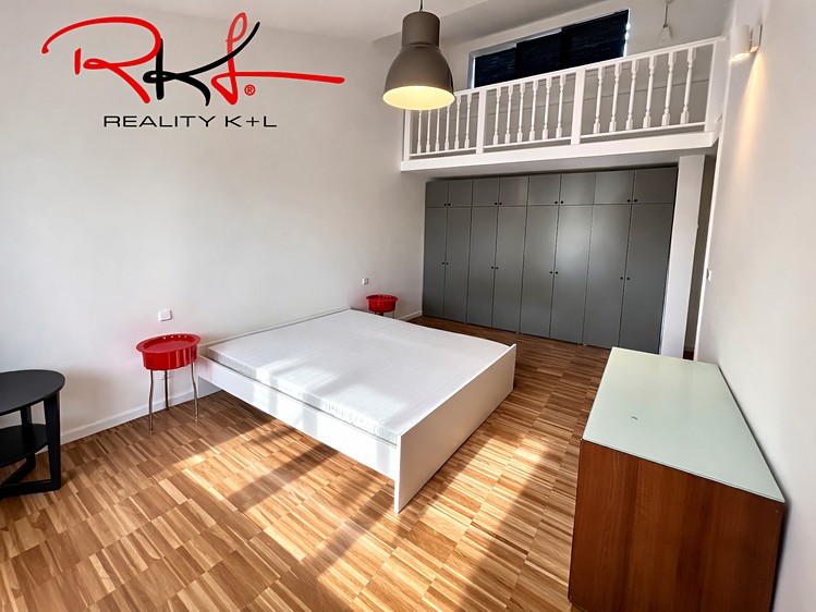 Pronájem rodinného domu 264 m², pozemek 483 m² - foto 2